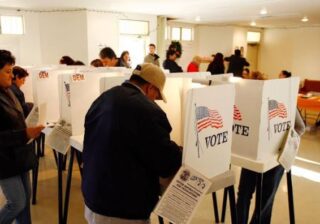 El voto latino gana peso en EEUU con la economía como principal preocupación