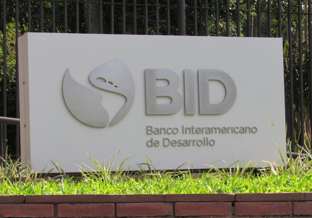BID prevé primer desembolso de $2.000 millones a Venezuela destinados a bonificaciones, salud y educación