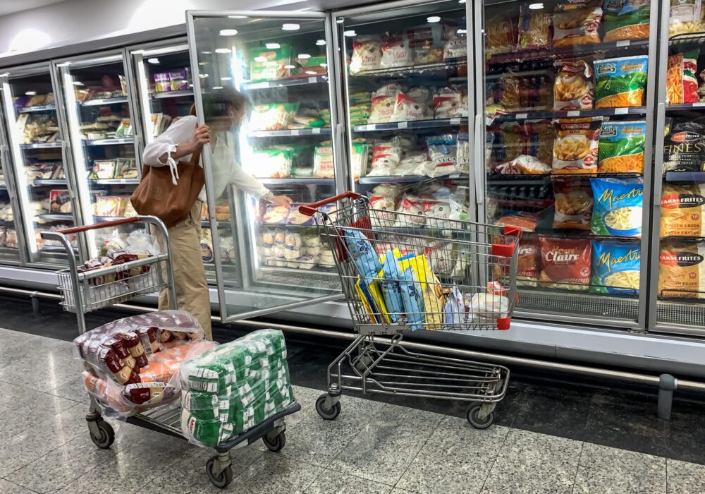 Cedice: cesta básica de 61 bienes y servicios costó US$974,48 con fuerte aumento de alimentos en septiembre