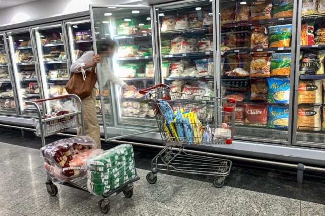 Cedice: cesta básica de 61 bienes y servicios costó US$974,48 con fuerte aumento de alimentos en septiembre