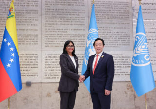Delcy Rodríguez llega a la sede de la FAO en Roma para participar en el Foro Mundial de la Alimentación 2026