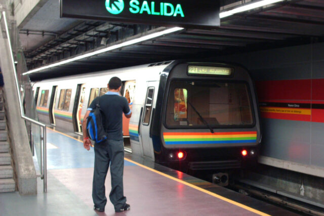 Metro de Caracas anuncia recuperación de trenes, iluminación de vagones y mejoras en estaciones