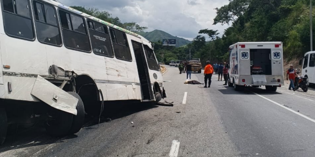 Accidente de tránsito en la ARC deja una docente fallecida y ocho alumnos heridos