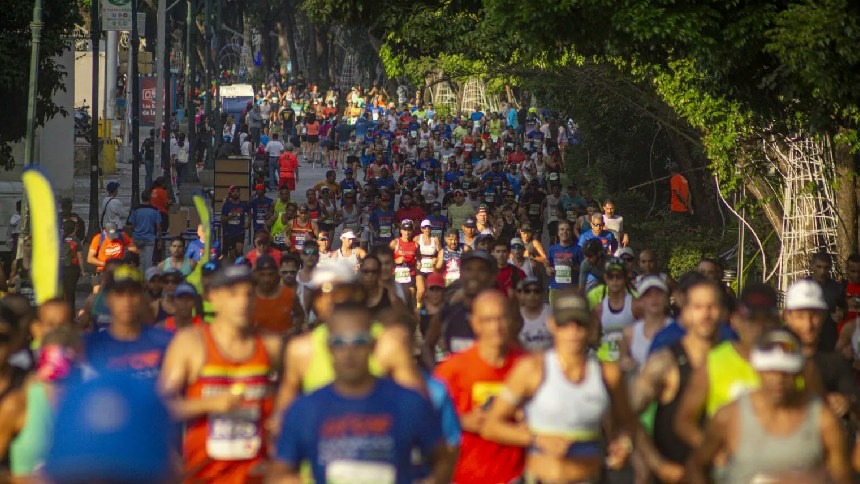 Maratón CAF 2027: Revelan precio de inscripción, donaciones y camiseta oficial — Foto de la última edición del Maratón CAF