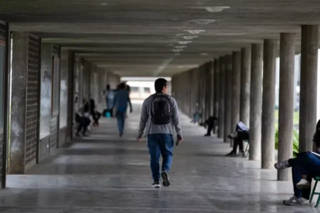 Fapuv planteó aumentar las becas universitarias a 150 dólares mensuales