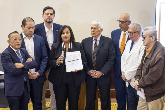 AN-2015 se reúne con representantes del sector salud en Caracas y aboga por el libre ejercicio de la medicina