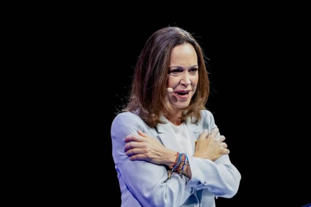 María Corina Machado dice que respetará los contratos petroleros legales y ofrece incentivos a la inversión estadounidense