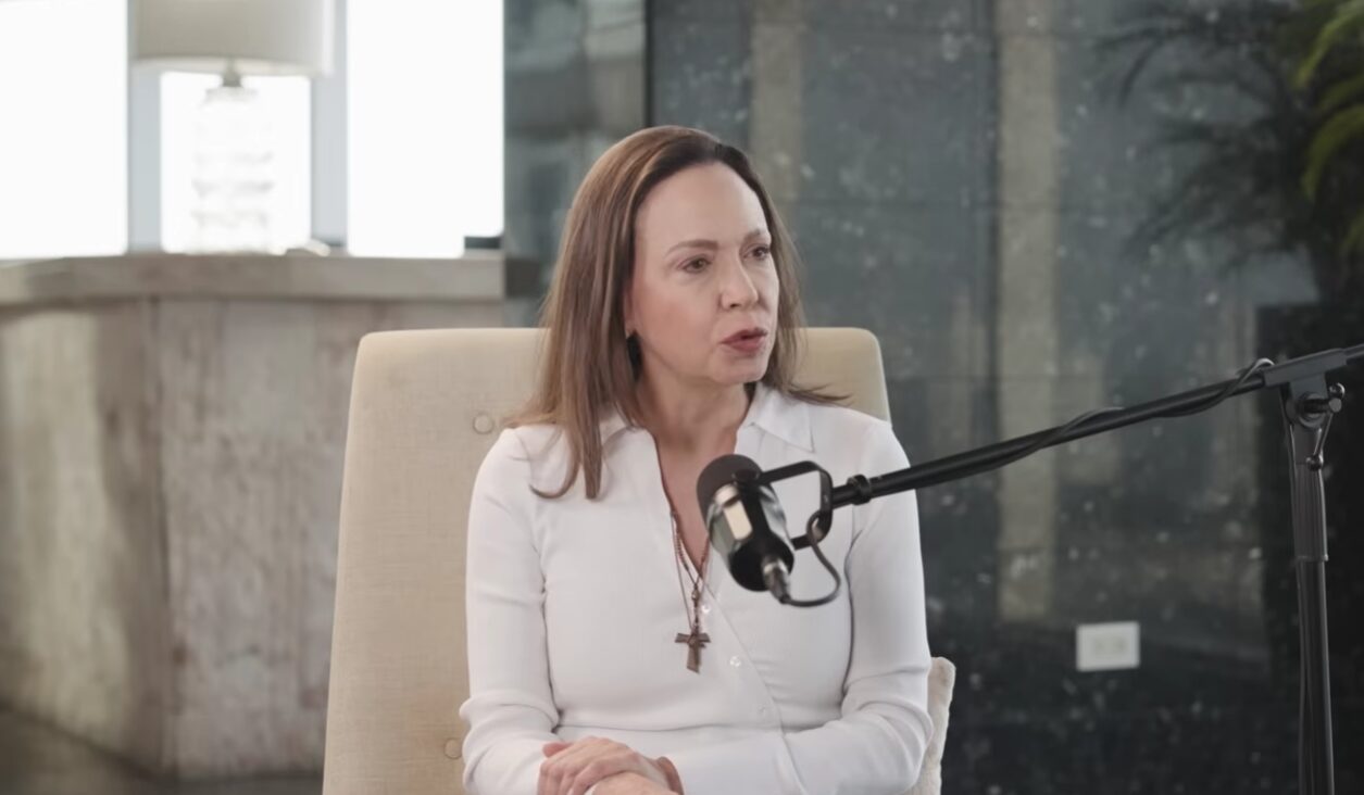 María Corina Machado dice que la paz en Colombia depende de la democracia en Venezuela