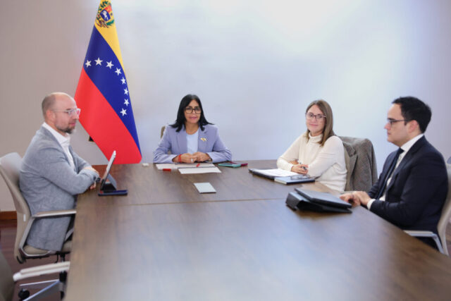 Delcy Rodríguez anuncia suspensión de la obligatoriedad de la máquina fiscal y modificación de contribuyentes especiales