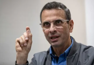 Capriles exige elecciones presidenciales ante la «falta absoluta» y defiende presencia de Machado en Venezuela
