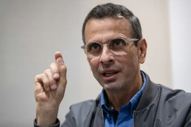 Capriles exige elecciones presidenciales ante la «falta absoluta» y defiende presencia de Machado en Venezuela