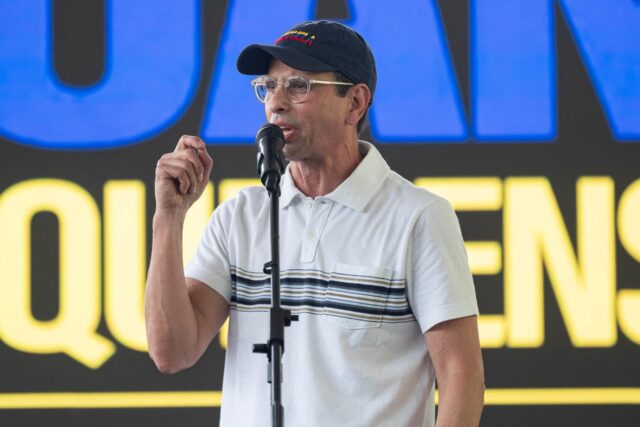 A cuatro meses del doble terremoto, Capriles envía mensaje de solidaridad a La Guaira: «El recuerdo por siempre a los fallecidos»