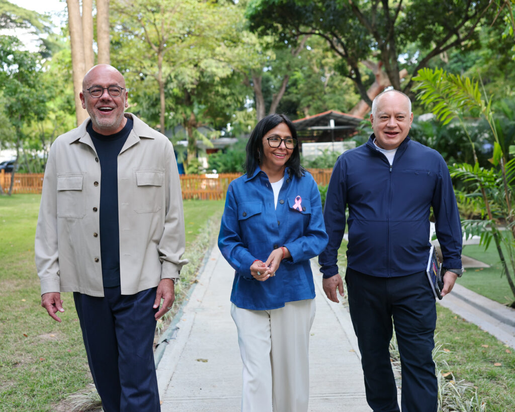 Delcy Rodríguez, junto a Jorge Rodríguez y Diosdado Cabello, anuncia agenda navideña y despliegue del programa «Renacer Productivo»