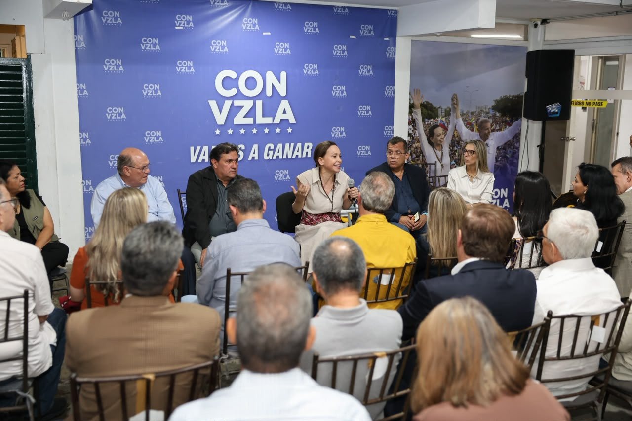 María Corina Machado se reúne con la Plataforma Unitaria, Alianza por Venezuela e independientes para avanzar hacia el Gran Acuerdo Nacional