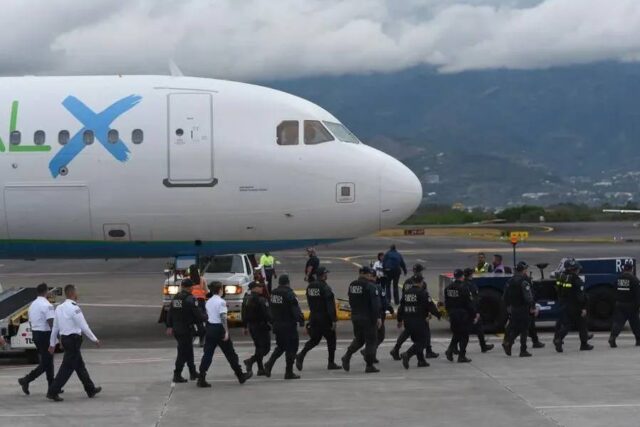 Venezolanos, entre ellos: HRW alerta que EE. UU. viola derechos de migrantes deportados a terceros países
