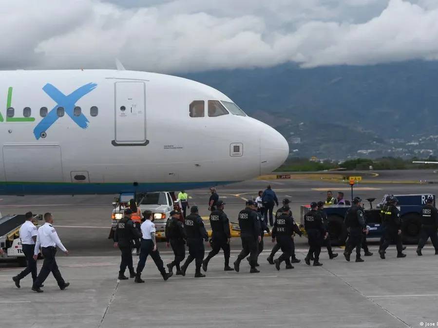 Venezolanos, entre ellos: HRW alerta que EE. UU. viola derechos de migrantes deportados a terceros países — Cortesía