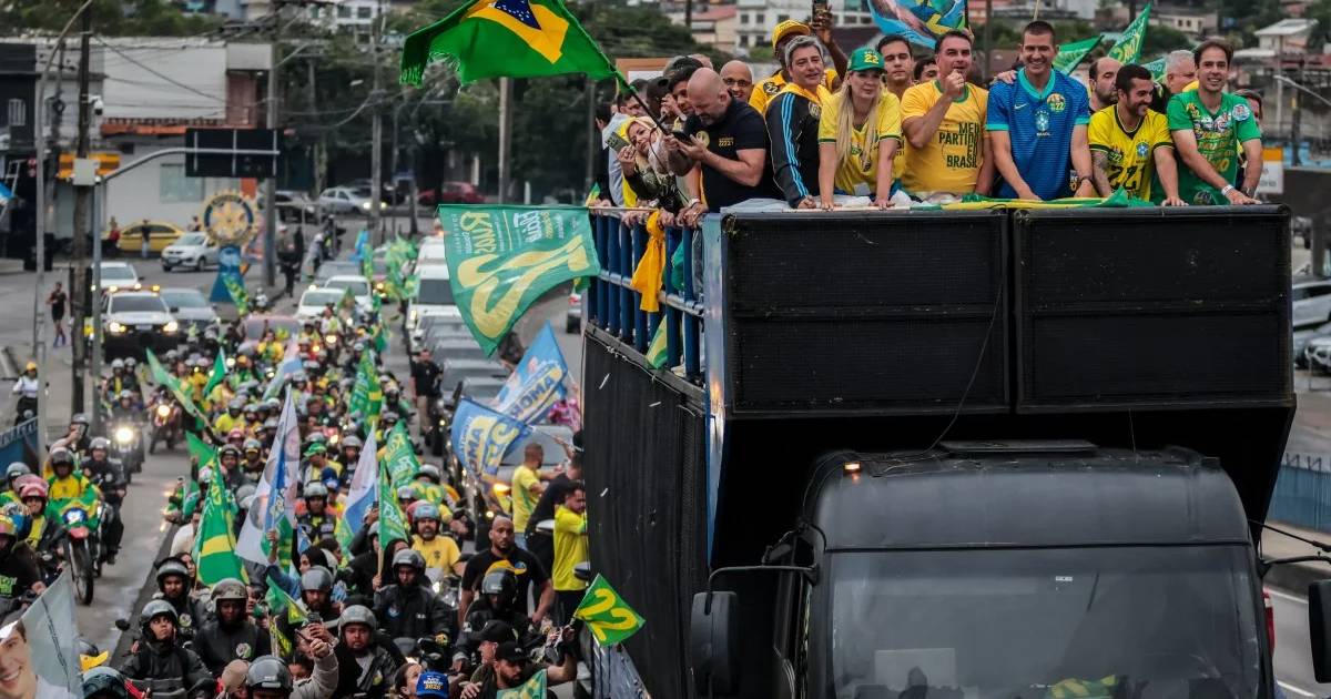 Los brasileños votan en unas elecciones seguidas muy de cerca por Donald Trump — AFP