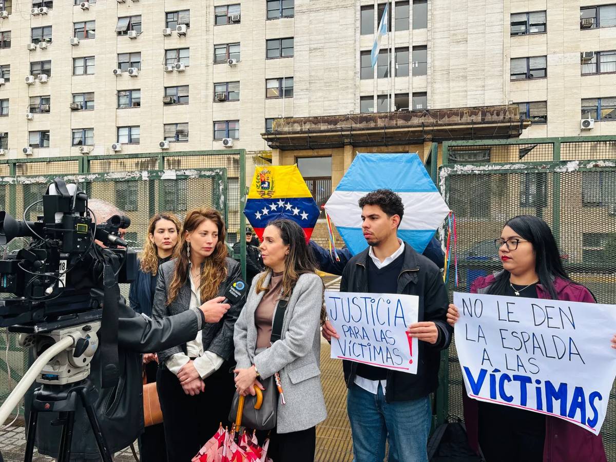 ONG piden a la justicia argentina continuar investigación por presuntos crímenes de lesa humanidad en Venezuela — Cortesía